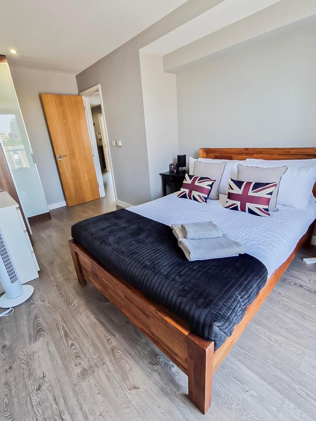 Contemporary With Private Terraces In Shoreditch, Hoxton, Islington Londra